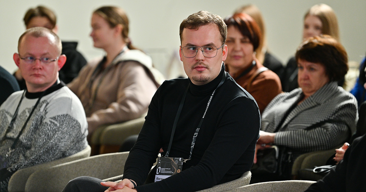 На фото (в центре): Евгений Кирьянов, управляющий директор Фонда инфраструктурных и образовательных программ Группы «РОСНАНО»